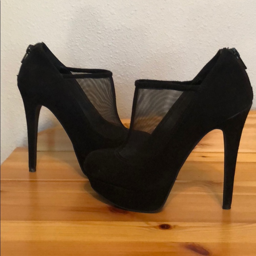 Jessica Simpson size 5 pumps!
